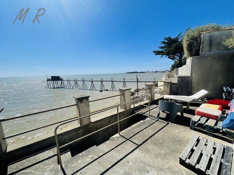 Located on the Angoulins coast (17690), this house enjoys a privileged setting close to the sea. The southern and eastern exposures ensure ideal light throughout the day. The exterior features include a veranda, outbuildings , and a well-maintained g...
