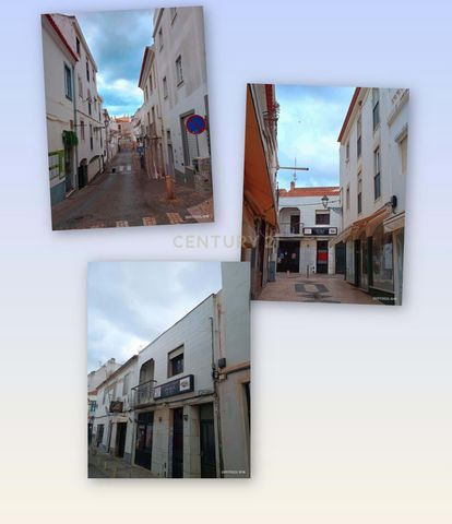 Located on Rua Primeiro de Maio, this mixed-use building offers a total of 314 m² over two floors, including residential space and a restaurant area. In need of renovation, it represents an excellent opportunity for investors or entrepreneurs looking...