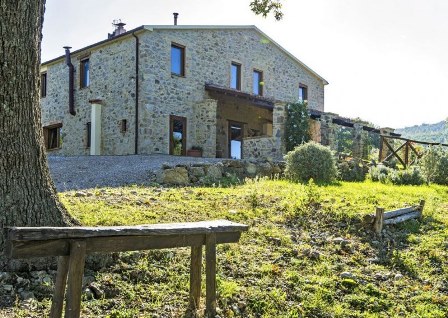Country house in the hills of Maremma. Situated in the hills of Maremma, just 40 minutes’ drive to the long sandy beaches of the southern Tuscany and 4 km/2 miles from the centre of Baccinello where there are local shops and services, a charming ston...
