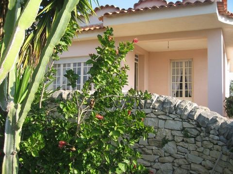A typical Mediterranean villa situated on a hill in Marina Marza, just 1.5 km (approximately 1 mile) to the sea, and 6-7 miles /9km from the towns of Ispica and Pozzallo. A typical Mediterranean villa situated on a hill in Marina Marza, just 1.5 km (...