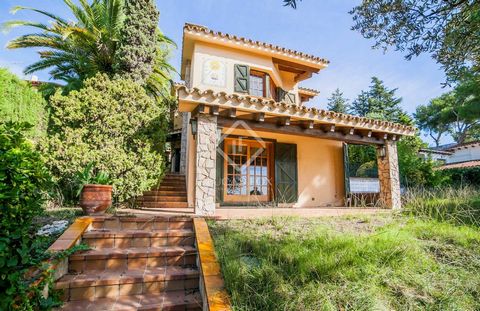This Costa Brava property for sale is situated in front of the beach of Cala Sant Francesc in Blanes, just 65km from Barcelona in one of the Costa Brava's most privileged areas. The villa was built in 1980 and is offered in its original state and the...