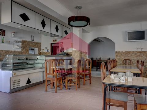 Fully equipped restaurant, ready to work with capacity for 80 seats. Industrial kitchen with all equipment, cold zone and warehouse, changing room and barbecue. 2 toilets for customers and one for employees. Land with fruit trees with the possibility...