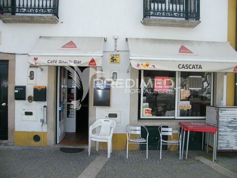Very busy and well located restaurant consisting of, living room and counter, kitchen, 3 bathrooms and 2 small storage compartments. There is also associated with the restaurant a terrace with kiosk.
