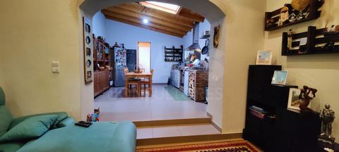 Rustic house T3 in Cerro do Galo in Almancil - Loulé Would you like to live in the Algarve? One of Europe's paradises? And you still don't have a home? Come and discover this rustic villa with 3 bedrooms, equipped kitchen, living room and a huge spac...
