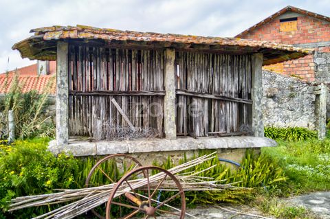 Property ID: ZMPT556524 Stone house for restoration w / land of 638 m2 in Chafé, Viana do Castelo. This small farm is inserted in a quiet area and mostly of single-family housing and agricultural area. It is situated 5.5 km from Praia da Amorosa and ...