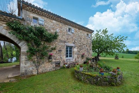 Between Bordeaux and Toulouse, in the Haut-Agenais and at the gateway to the Périgord and its prehistoric sites, this authentic farmhouse with a beautiful garden is located. It comfortably accommodates couples, families (with children) and business t...