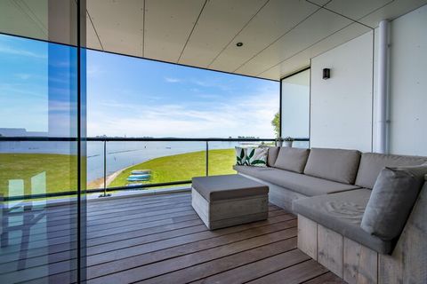 These nicely furnished apartments are all about luxury and comfort. Spend the day in the indoor or outdoor living areas, admiring the panoramic view that takes in the town of Veere, the vibrant Veerse Meer lake and the adjacent marina, until the sun ...