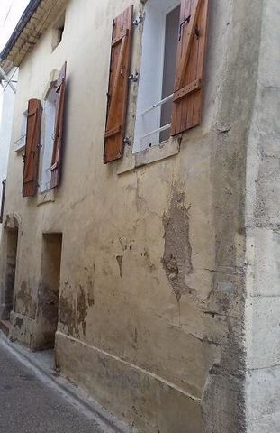 Village Circulade with all shops, cafe and school, 15 minutes from Beziers, 25 minutes from the coast and 20 minutes from A9 and A75 motorways. Village house with 45 m2 of living space, located in the heart of the village, with great potential as it ...