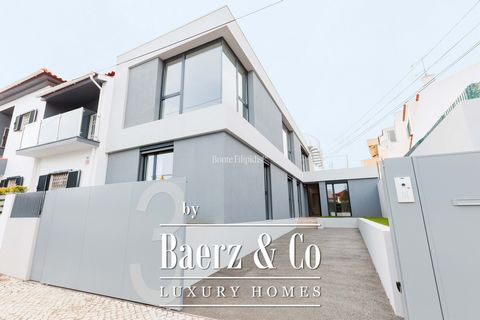 Welcome to this newly-built, contemporary house located in the heart of Paço de Arcos. Split across two floors, it comprises four bedrooms, two of which are en suite, and a bathroom serving the remaining bedrooms, along with an additional social bath...