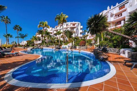 This beautiful duplex apartment is located in one of the best complexes in the area. The Sansofe Puerto residential complex is like an oasis, surrounded with lush, tropical gardens and boasts two communal swimming pools. If you are looking for a prop...