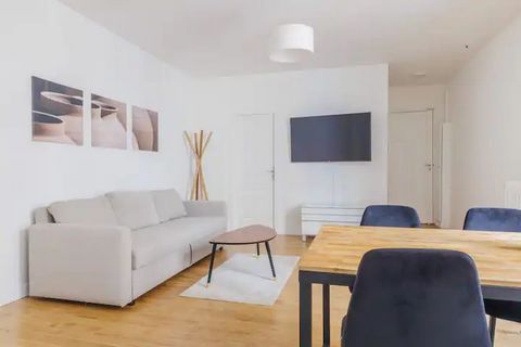 Welcome to this delightful 49m2 apartment nestled in the heart of Boulogne-Billancourt, offering easy access to transportation and perfect for a mobility lease. A mobility lease is a short-term, furnished rental agreement designed to accommodate indi...