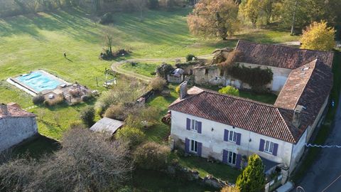 Built in the purest tradition, the buildings of this master farm are organized around an interior courtyard, facing south, with a breathtaking view of the rural countryside, crossed by a stream which runs alongside the 2.6 ha property. On the edge of...