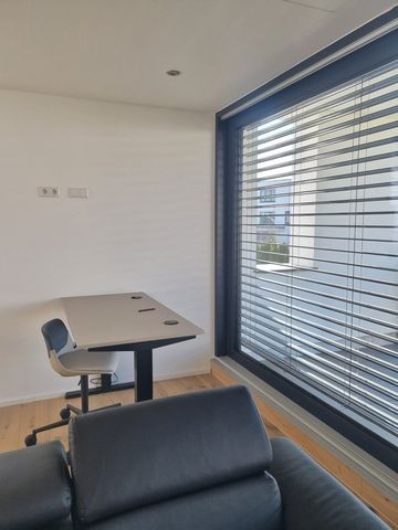 this apartment is completly new build. it has alot of Windows, which gives the place alot of daylight. it also has a very big balcony, which has about 25 qm with a nice view to the park. the place is almost ready and will be available from the 15. of...