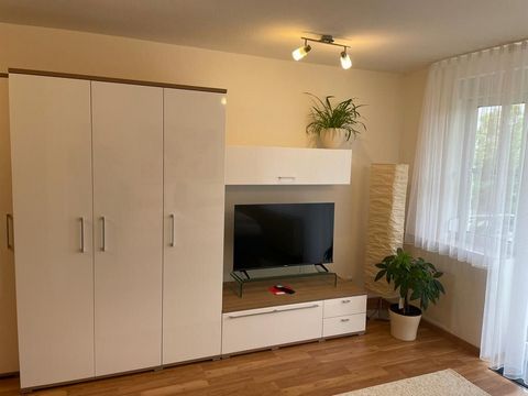 Great studio apartment on the outskirts of Kornwestheim → Super comfortable double bed with orthopedic mattresses → Smart TV with NETFLIX → NESPRESSO coffee machine → fully equipped kitchen → fast WiFi →Towels and bed linen are provided → Washer-drye...