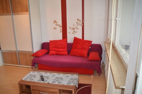 10 min. to the trade fair and Stuttgart airport, S-Bahn (2 minutes on foot), 20 min. to Stuttgart city centre, 10 min. to Esslingen, 15 minutes to Nürtingen Subway, VVS Living area: 2 bedroom apartment, 65 square meters, up to 7 people. Completely ne...