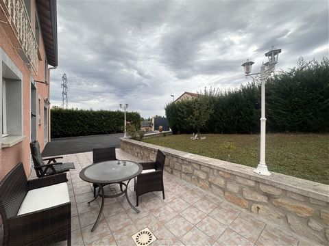 AT LE TUC IMMO    We are pleased to present to you this charming house of 164 m2 built on land of approximately 800m2. This will certainly meet your expectations in terms of comfort and energy efficiency. This house is composed as follows:    A spaci...