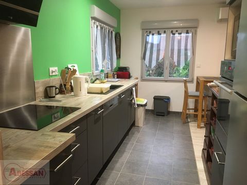 Gers (32) For sale detached house type T4 of 73 m² living space with a balcony, plus a garage of 18.50 m² and a garden of 30 m² House located in the town center, close to shops but in a quiet location, not overlooked, completely renovated, It include...