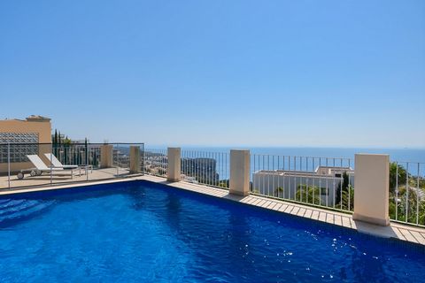 Mooie en gezellige villa met privé zwembad in Benitachell, Costa Blanca, Spanje voor 8 personen. De vakantievilla ligt in een residentiële omgeving, op 4 km van het strand van Cala Moraig en op 4 km van Poble Nou de Benitachell. De villa heeft 4 slaa...