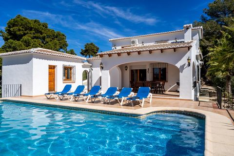 Classic and cheerful villa with private pool in Javea, Costa Blanca, Spain for 6 persons. The house is situated in a wooded and residential beach area. The villa has 3 bedrooms and 2 bathrooms, spread over 2 levels. The accommodation offers privacy, ...