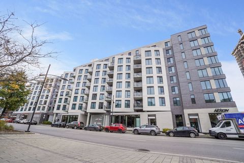 Superb modern condo in the MYX Condominium project, ideal location in Verdun/Île-des-Soeurs, close to all services, amenities, shops, parks, schools, future REM station and much more! Composed of a bedroom with large walk-in closet, a bathroom and a ...