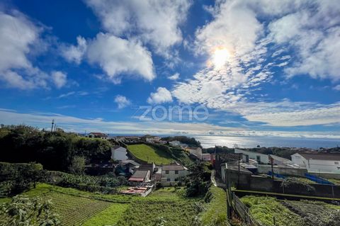 Identificação do imóvel: ZMPT562834 6900 m2 plot with panoramic sea views and feasibility of construction. Located in Ponta Garça, a place of unparalleled beauty on the island of São Miguel, offering a breathtaking panoramic view of the ocean, ideal ...