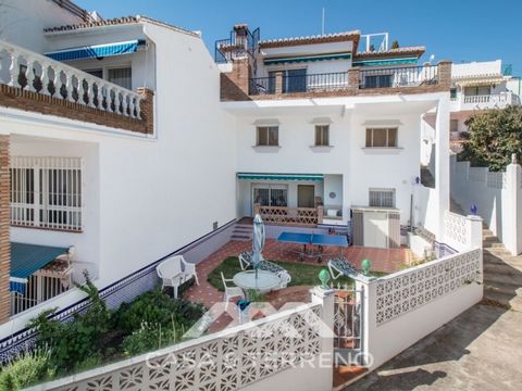 We present this semi-detached house, situated in one of the best urbanizations in Caleta de Velez, just a few minutes from the coast, the motorway and half an hour from Malaga airport. In Caleta de Velez you will find restaurants, supermarkets, beach...