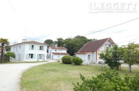A24696SOC33 - Three attractive houses and a building plot, offering a total of around 500 m² of living space. The first house is divided into 2 independent apartments. The second house is similarly divided into 2 apartments. The third house is divide...