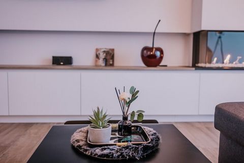 Cet appartement est situé au 2ème étage d'une résidence moderne avec ascenseur et dispose de pas moins de 4 terrasses, vous offrant une belle vue tout autour. Cet appartement est idéal pour des vacances en famille. De plus, vous n