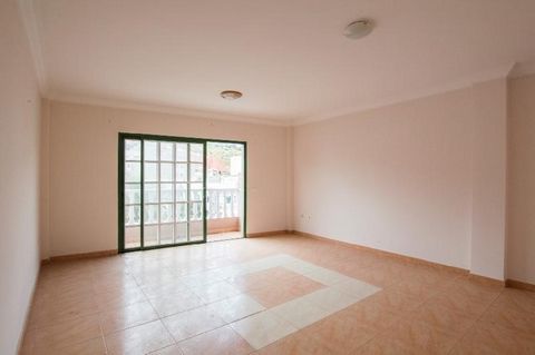 Housing located on the first floor of a multi-family building with elevator. Two-story building, with a commercial ground floor and a basement for a garage. It is a house of 110 square meters of surface, totally exterior. Regarding its distribution, ...