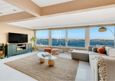 Appartement te koop met zeezicht in Beyoglu is gelegen aan de Europese kant van Istanbul. Luxe appartement met uniek uitzicht op zee en de Bosporus in Beyoglu is gelegen in de wijk Kabataş. Dit privé-appartement in de wijk Kabataş ligt op loopafstand...