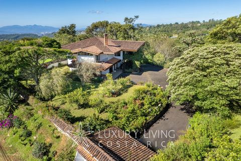 20427 - Coffee farm in Santa Barbara de Heredia with two houses Coffe Farm This spectacular property has many advantages to consider. First, its location is far enough from the city to enjoy the peace that only the mountains give, and close enough to...