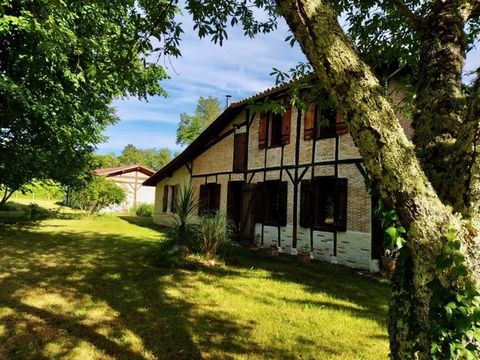 SORE - REF 4260 - Linden A lot of potential for this Landes stone and briquette house of about 140m2 on a wooded and enclosed plot of 3656m2. Composed on the ground floor of a large living room with wood stove, kitchen, 2 bedrooms, office / dressing ...