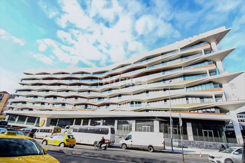 Appartementen in een Project met Horizontale Architectuur in Istanbul Beyoğlu Het project met horizontale architectuur bevindt zich op een gunstige locatie met veel voetgangers- en autoverkeer in İstanbul Beyoğlu. Het project valt op door zijn liggin...