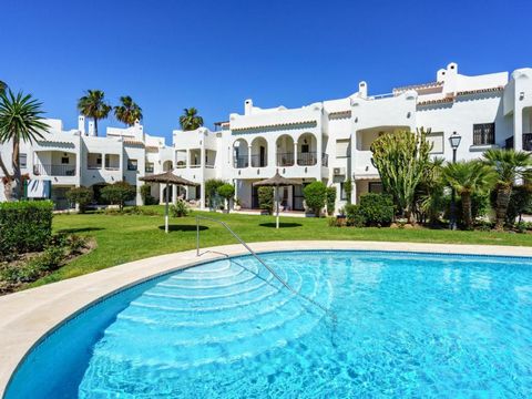 Located in Estepona. In the heart of Bel Air, Andalucía los Pinos in Estepona. Situated next to the convenience of Mercadona Cancelada supermarket, this three-bedroom townhouse offers an unparalleled blend of modern comfort and breathtaking surroundi...