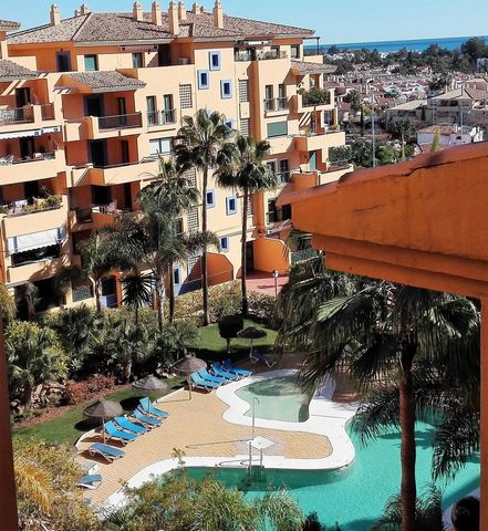 Located in San Pedro de Alcántara. Wonderful family apartment in a secure and quiet urbanization on San Pedro beachside. The complex offers communal pool and gardens, iI's got a fully renovated and spaciou kitchen, 4 spacious bedrooms, 3 bathroo...