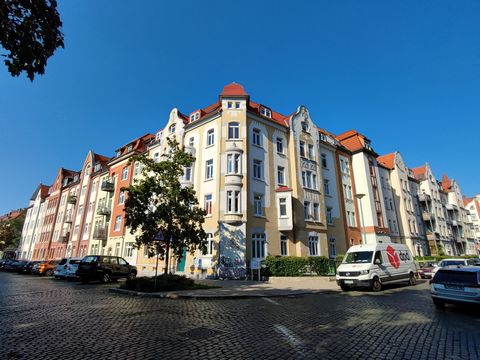 The residential area known as the historic 'Mühlenviertel' with its stylish 'Gründerzeit' houses is located in the popular northern Erfurt district of 'Andreasvorstadt'. The apartment is located on the street 'Nettelbeckufer', directly opposite the c...