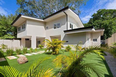 5-Bedroom, Brand-New Home in Surfside Potrero – a Haven of Tranquility! Welcome to your dream home in Playa Potrero, Costa Rica! This brand-new, contemporary property is a haven of tranquility, perfectly situated just down the street from the beach i...