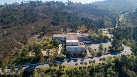 Building with 4,230 m2 in Santa Eulália, Vizela Former facilities of the College of Vizela with magnificent views of the Valley of the Ave. Building composed of 3 floors, with a implantation area of 1,415 m2, gross construction area of 4,230 m2, inse...