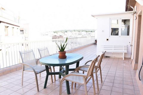 You want to live in the most exclusive area of Vendrell, in the heart of the city, next to the market, Rambla, everything at your feet, to live quietly without having to take a vehicle at all, in a building with two elevators, Penthouse with thirty m...