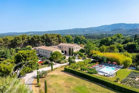 Discover an exceptional property for sale, ideally located near the Luberon Regional Natural Park and the charming villages of Lagnes and Isle-sur-la-Sorgue, renowned for its picturesque canals and lively Provencal market. The exteriors of this 19th-...