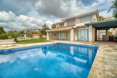 Welcome to this exclusive 5-bedroom residence nestled in the sought-after area of Tala, known for its elevated position and breathtaking panoramic sea views. Designed to perfection, each of the 5 bedrooms boasts its own bathroom and stunning sea vist...