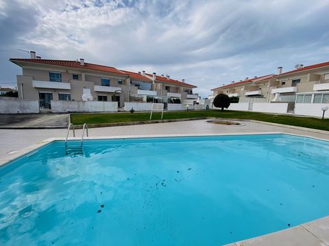 This is a very sunny 2-storey house with a garage and a private yard with a barbecue. 4 bedroom semi-detached house with yard, garage and shared swimming pool. Located in Foz do Arelho in a residential and very quiet area, about 2/3 minutes drive fro...