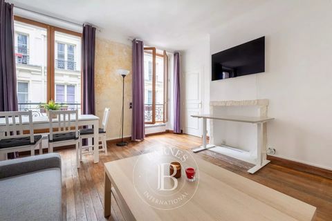 Charming 64.75m² or 689 sq ft (Carrez Law) apartment on the third floor of a very well-maintained condominium in the heart of the Montorgueil district, close to shops and transport services. Laid out as follows: entrance hall, large living room, sepa...