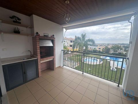 Apartamento T2 em condomínio privado com piscina, situado na zona dos Terraços Pinhal em Vilamoura. Este apartamento possui áreas generosas em todas divisões e uma boa distribuição, com uma área total de 146m2 e uma área util de 86m2. É distribuído p...