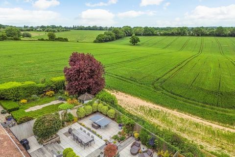 A deceptively spacious family home tucked away at the end of an exclusive no-through road in the heart of the village of Hazlemere, boasting stunning views across open countryside. The home has been immaculately presented throughout and offers substa...