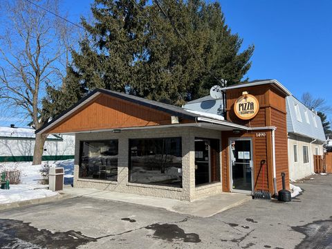 Commercial Real Estate Investment Opportunity with Potential in L'Assomption/n/rLocated on the busy Ange-Gardien Nord artery, this commercial property includes a pizzeria under a lease until 2027, two spacious residential units, and a large garage, a...