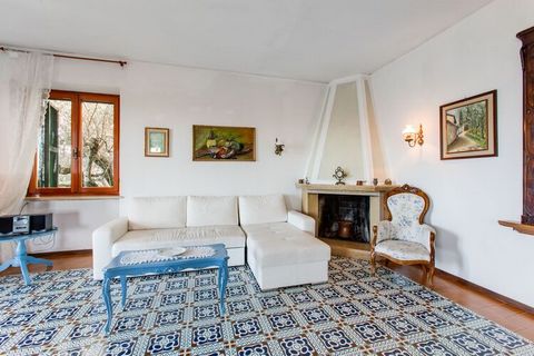 Discover this comfortable villa situated only 400 metres from Lake Garda. Relish in the magnificent view you have from your private pool, enclosed garden and from your (very spacious) balcony. The villa is tastefully furnished in Italian style and th...