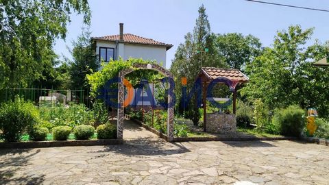 ID 33385722 Preis: 191.200 Euro Lage: Dorf Vresovo, Region Burgas, 40 km von Burgas Zimmer: Mehrzimmerhaus Gesamtfläche: 120 qm Grundstücksfläche: 870 qm Keine Wartungsgebühr Etagen: 2 Zahlungsplan: 5000 Euro - Anzahlung 100% bei Unterzeichnung der n...