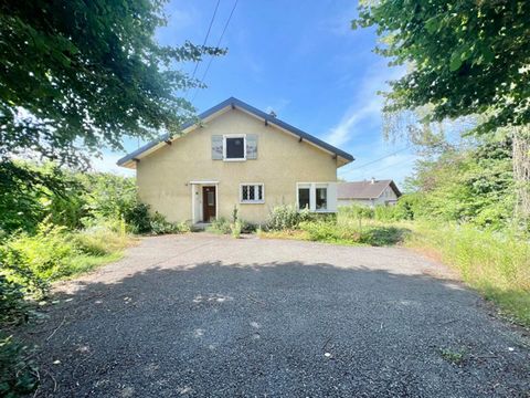 EXCLUSIVITÉ - Maison Ferney-voltaire 5 pièce(s) 128 m2 et 2685m2 de terrain constructible Idéalement située à deux pas des transports en commun et proche de toutes les commodités, cette maison bénéficie d'un emplacement privilégié à proximité des dou...