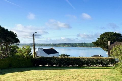 Newly renovated, modern and tastefully decorated holiday home with beautiful sea views. An ideal location for your Brittany vacation and a good alternative to a hotel room, because here you can take care of yourself. On the spacious attic you have th...